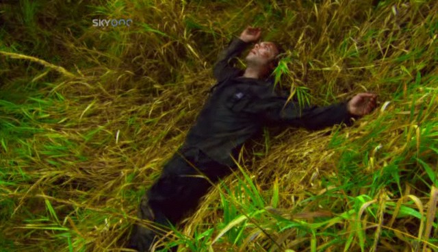 File:Baltar in crucifixion pose in ep13.jpg