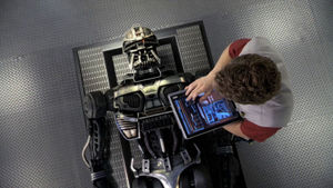 Philomon works on the U-87, 1x02.jpg