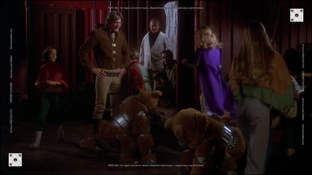 File:Galactica 1980 - S01E01 - Galactica Discovers Earth, Part I - Dillon with Kids and Daggits - 323.jpg