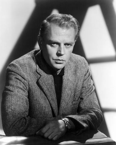 File:Dan O'Herlihy.jpg