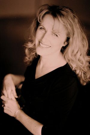 Marilyn Norry.jpg
