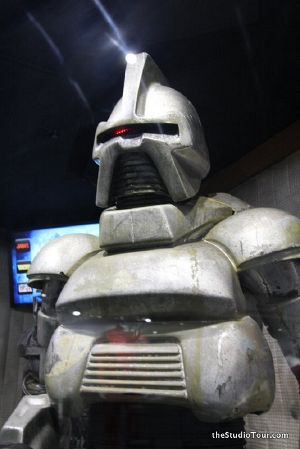 Universal Experience - Cylon Animatronic - Head and Chest.jpg