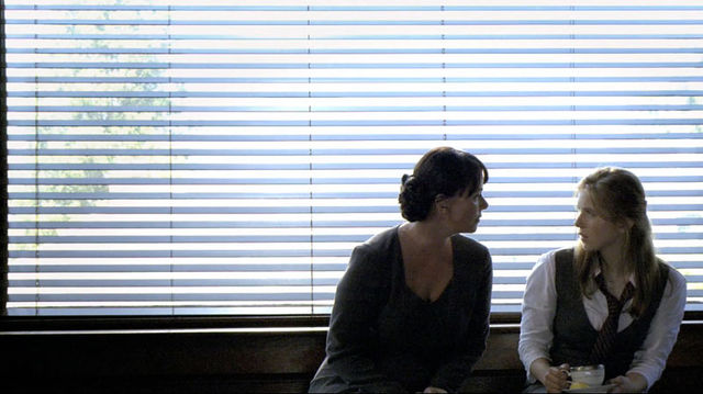 File:Clarice seduces Lacy, 1x03.jpg