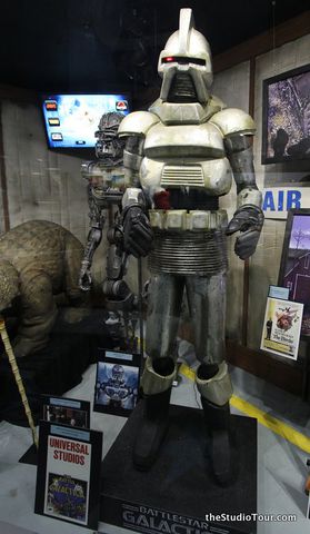 File:Universal Experience - Cylon Animatronic 1.jpg