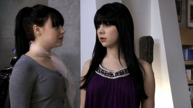 File:Zoe-A first appears, 1x13.jpg